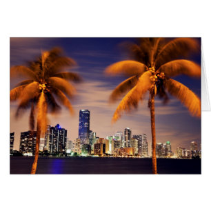 USA, Floride, Miami skyline à la tombée de la nuit