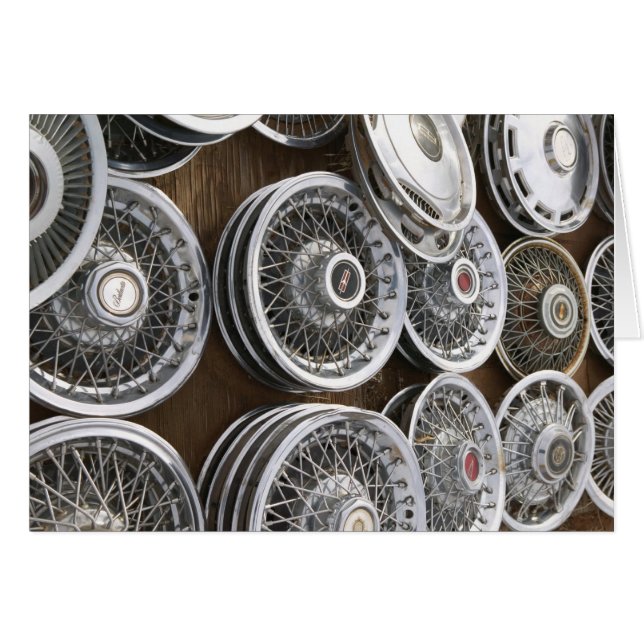 USA, Nouveau Mexique, Prewitt : Auto Hubcaps / Rt. (Devant horizontal)