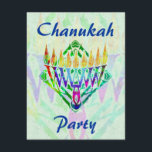 V invitations de partie de Menorah Chanukah<br><div class="desc">Le menorah peint coloré avec le vert abstrait a modelé l'arrière - plan. Conception de Chanukah. Invitations faites sur commande - ajoutez juste votre propre information dans les espaces fournis.</div>