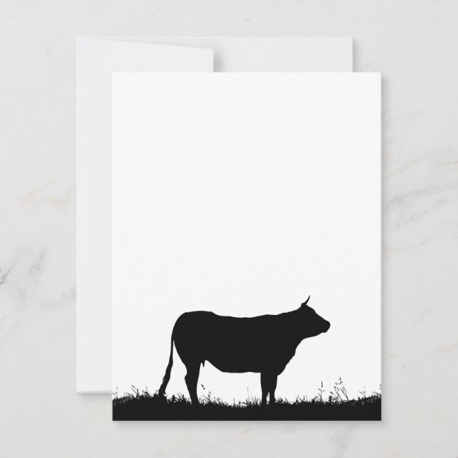 Vache debout résolument sur une digue, avec espace (Devant)