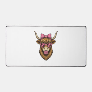 Vache des Highlands mignonne avec des lunettes à m