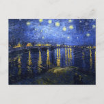 Van Gogh Nuit Au-Dessus De La Carte Postale Rhône<br><div class="desc">Van Gogh Starry Night Over the Rhone carte postale. Peinture à l'huile sur toile de 1888. Starry Night Over the Rhone, l’un des paysages nocturnes les plus appréciés de van Gogh, capture le ciel nocturne qui s’égrène sur le quai à l’est de la ville française d’Arles. Un grand cadeau pour...</div>