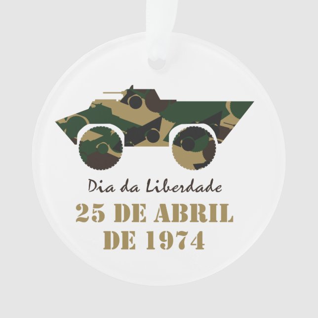 Véhicule militaire symbole de la Révolution du 25  (devant)