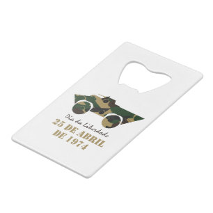 Véhicule militaire symbole de la Révolution du 25 