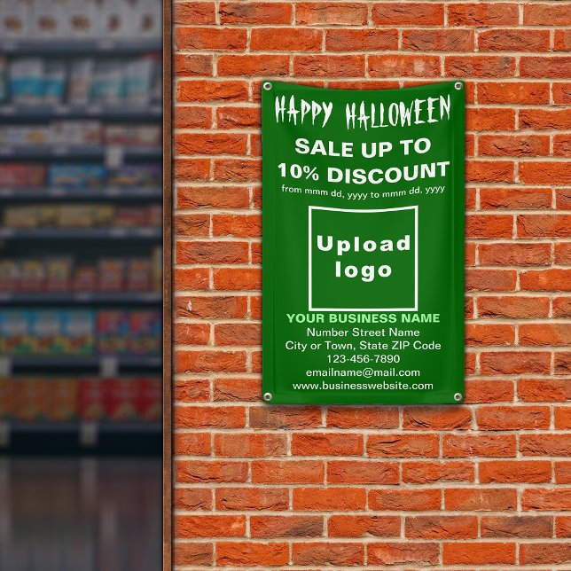 Vente commerciale d'Halloween sur bannière verte (Attract more customers this holiday. Business Halloween sale on green banner.)