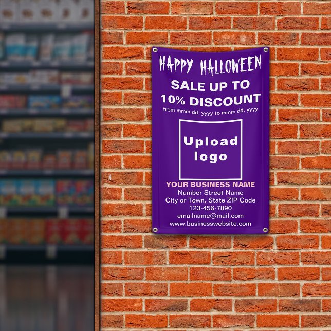 Vente commerciale d'Halloween sur bannière violett (Attract more customers this holiday. Business Halloween sale on purple banner.)
