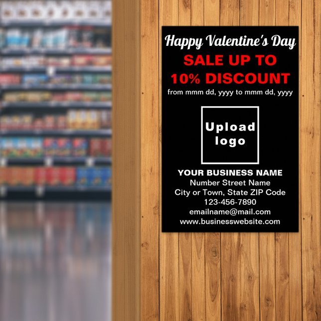 Vente de la Saint-Valentin sur une affiche noire (Business Valentine sale on black poster. Signage to attract more customers.)