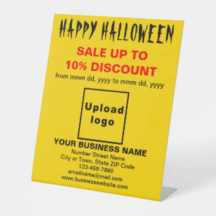 Vente d'Halloween d'affaires sur panneau de piédes