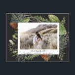 verdure d'hiver enregistrer la date photo carte po<br><div class="desc">Notre collection "verdure hivernale" présente une végétation minimaliste de pinède aquarelle excellente pour vos cartes et invitations mais aussi pour d'autres papeteries et beaucoup d'autres articles. La police Serif associée à une police de script élégante est facile à customiser. Consultez notre magasin pour plus d'articles de cette collection.</div>