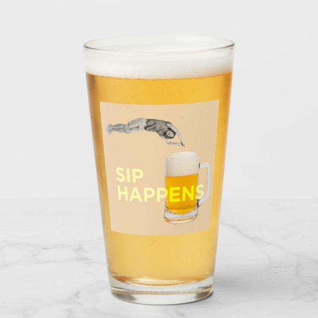 Verre A fun and quirky “Sip Happens” pint glass (Devant (rempli))