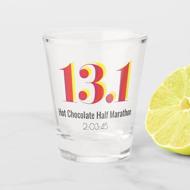 Verre A Shot 13.1 Moitié du marathon qui tourne du texte rouge  (Devant)