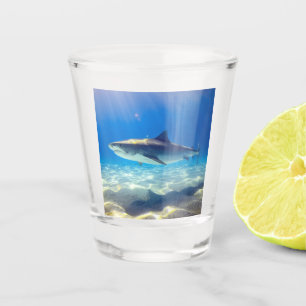 Verre A Shot Baignade de requins Eau bleu de l'océan