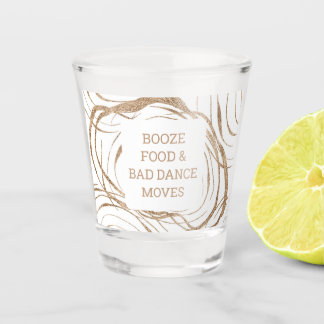 Verre A Shot Boze nourriture et mauvais mouvements de danse