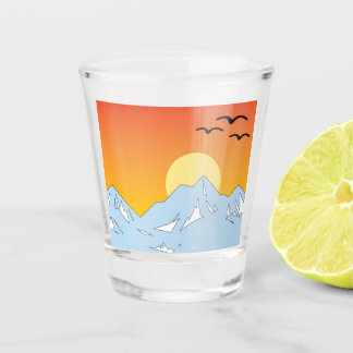 Verre A Shot Chaîne de montagnes avec verre à shot du coucher d