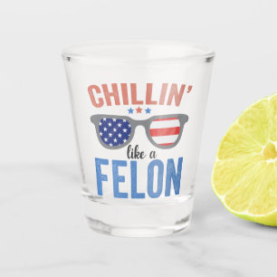 Verre A Shot Chillin comme Felon Trump Elections américaines US
