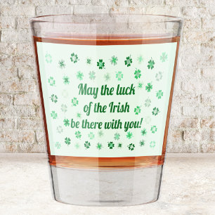 Verre A Shot Clovers à 4 feuilles shamrock sur vert clair