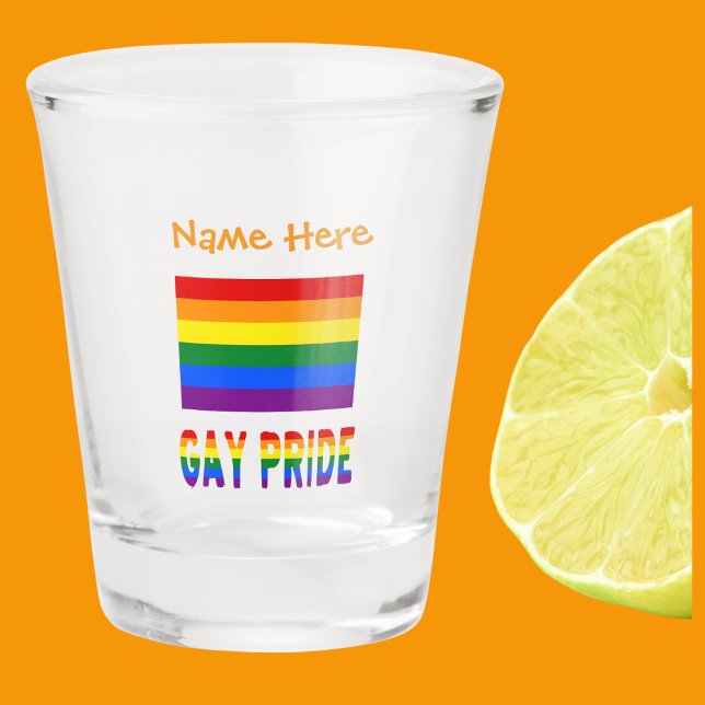 Verre A Shot Drapeau arc-en-ciel gay pride orange personnalisé (Shot glass has Gay Pride Rainbow Flag with words GAY PRIDE below in flag colors..Above add a name.)