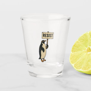 Verre A Shot Drôle Penguin Résiste À La Manifestation Contre Le