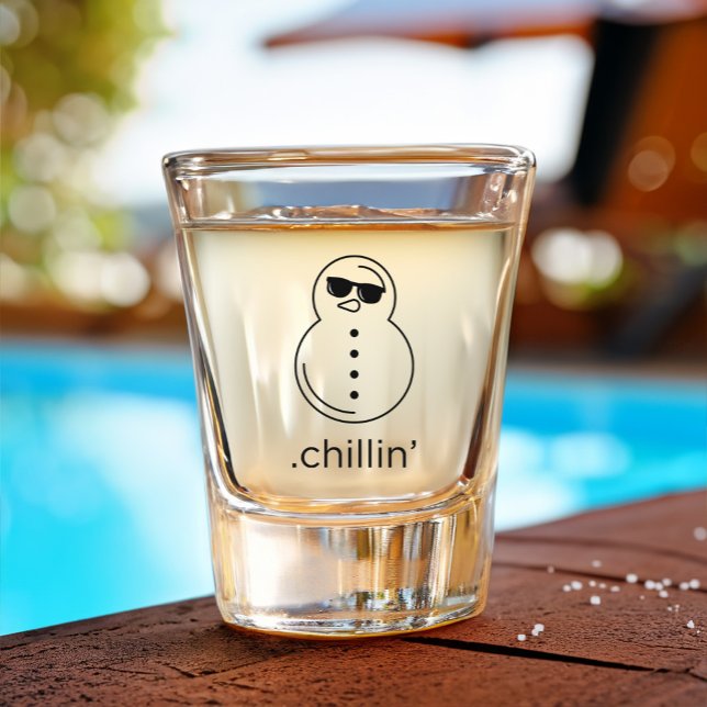 Verre A Shot Drôle Snowman Chillin'Cheeky Sippers Humoristique (Funny chillin' snowman shot glass as part of the Cheeky Sippers collection by MugPint.)