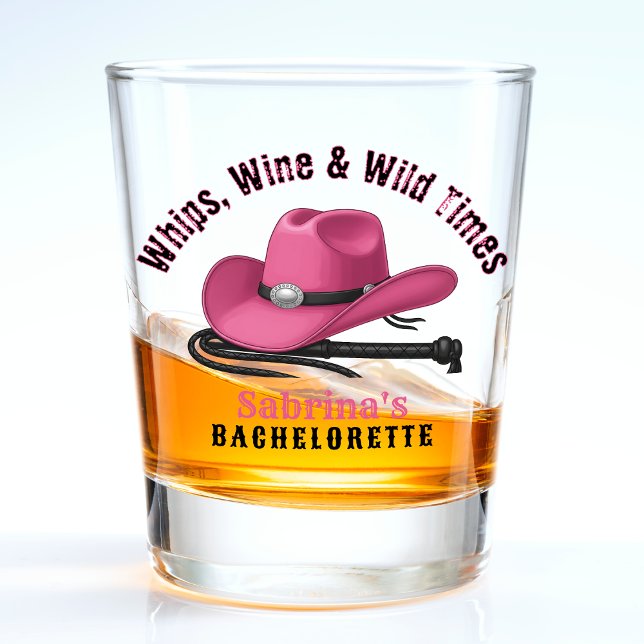 Verre A Shot Enterrement de vie de jeune fille Cowgirl Fouette  (Cowgirl Bachelorette Party Whips Wine & Wild Times Shot Glass
)