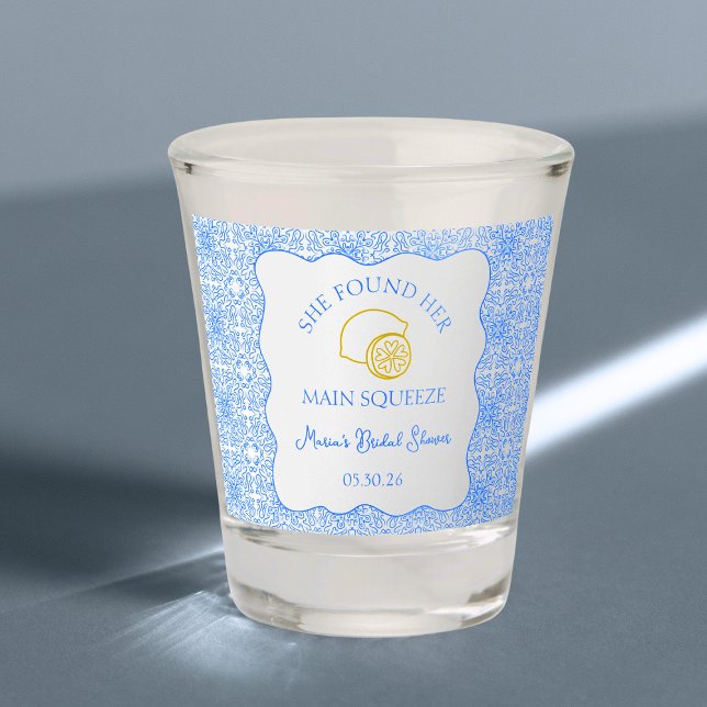 Verre A Shot Fête des mariées principale Squeeze Carreaux bleu  (Lemon-themed shot glass favors with 'She Found Her Main Squeeze' design, perfect for bridal showers!)