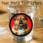 Verre A Shot Funny Red and Black Unique Bulldog cadeau photo<br><div class="desc">Un grand pot de fourre ! Faites un cadeau unique et spécial pour votre amoureux des chiens préféré ou nouveau propriétaire de chiot avec ce verre photo personnalisé avec une photo de votre animal de compagnie. Ce verre photo est personnalisé avec une photo de votre chien et vient dans une...</div>
