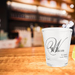 Verre A Shot Groomsman Cadeau Moderne Monogramme Nom Date Migno<br><div class="desc">Groomsman Groomsmen Cadeau Moderne Monogramme Nom Date Coup De Verre. Cliquez sur personnaliser ce modèle pour le customiser avec le Monogramme de Groomsman’s Last Name Initial, le prénom de Groomsman et la date de mariage rapidement et facilement. Navires dans le monde entier rapidement. Garantie de remboursement de 30 jours. Groomsman...</div>
