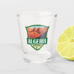 Verre A Shot Illustration Algérie Insigne rétro<br><div class="desc">Conception d'oeuvres vectorielles algériennes. L'Algérie est célèbre pour ses paysages vastes et variés - du vaste désert du Sahara aux ruines antiques bien préservées du nord.</div>