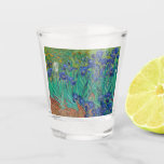 Verre A Shot Irises par Vincent Van Gogh<br><div class="desc">Irises par Vincent Van Gogh 1889 Getty Museum,  Los Angeles</div>