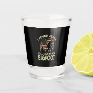 Verre A Shot J'ai trouvé Jésus qui regarde toujours Bigfoot drô