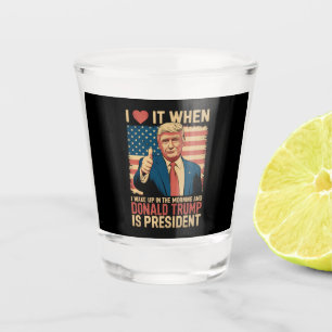 Verre A Shot Je L'Aime Quand Je Me Réveille Et Trump Est Présid