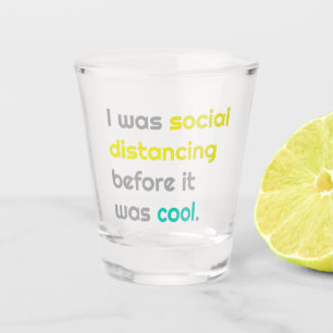 Verre A Shot J'étais socialement distante avant d'être cool