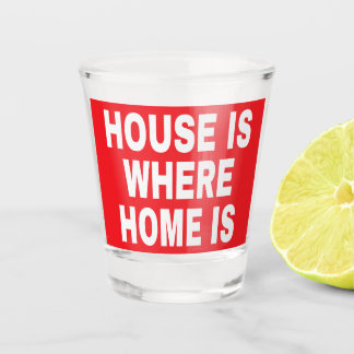VERRE A SHOT LA MAISON EST OÙ LA MAISON EST BLANC POLICE DE CAR