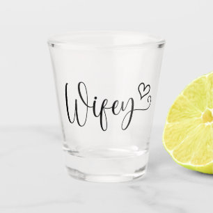 Verre A Shot La typographie Wifey avec un coeur