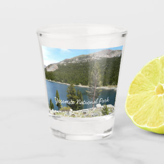 Verre A Shot Lac Tenaya dans le parc national de Yosemite