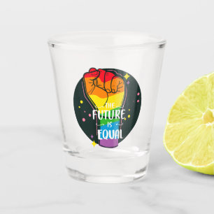 Verre A Shot L'Avenir Est Également Élevé D'Un Poing