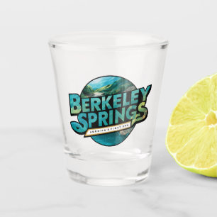 Verre A Shot Logo de voyage illustré de Berkeley Springs