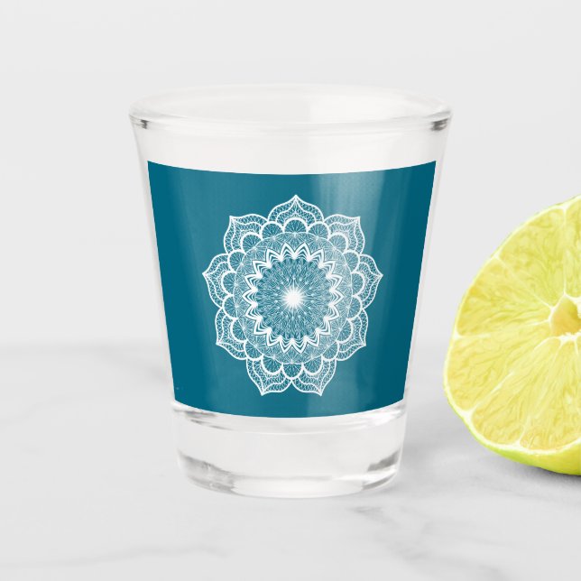 Verre A Shot Mandala blanc sur fond bleu (Devant)