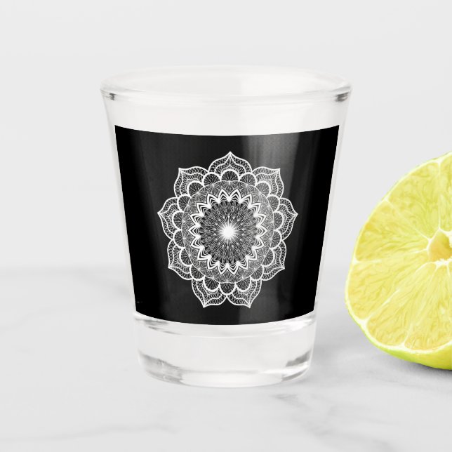 Verre A Shot Mandala blanc sur fond noir (Devant)
