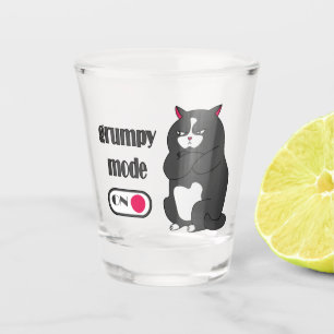 Verre A Shot Mode grumeux sur drôle de gros chat
