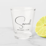 Verre A Shot Nom personnalisé Groomsmen<br><div class="desc">Offrez à vos futurs mariés des lunettes de tir personnalisées avec nom et date,  qui sont également parfaites pour le meilleur homme,  père de la mariée,  et porte-bague.</div>