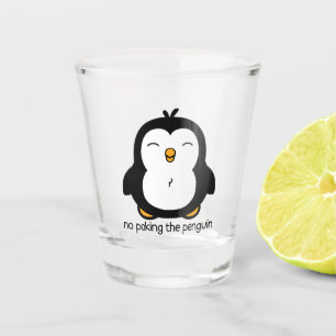 Verre A Shot Pas De Poing Sur Le Pingouin