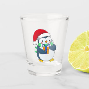 Verre A Shot Penguin dans un casquette de Noël avec un cadeau