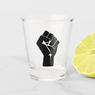 Verre A Shot Poing noir levé - Manifestation de résistance