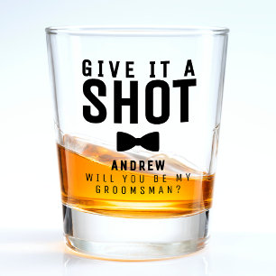 Verre A Shot Proposition Du Groomsman Bowtie Lui Donner Une Cap