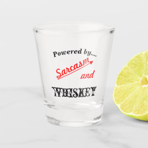 Verre A Shot Propulsé par le sarcasme et la nouveauté Whiskey
