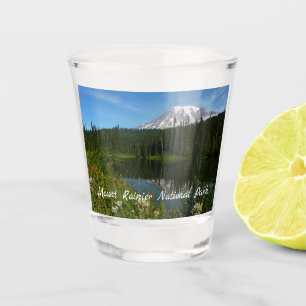 Verre A Shot Reflet du lac du mont Rainier avec des fleurs sauv