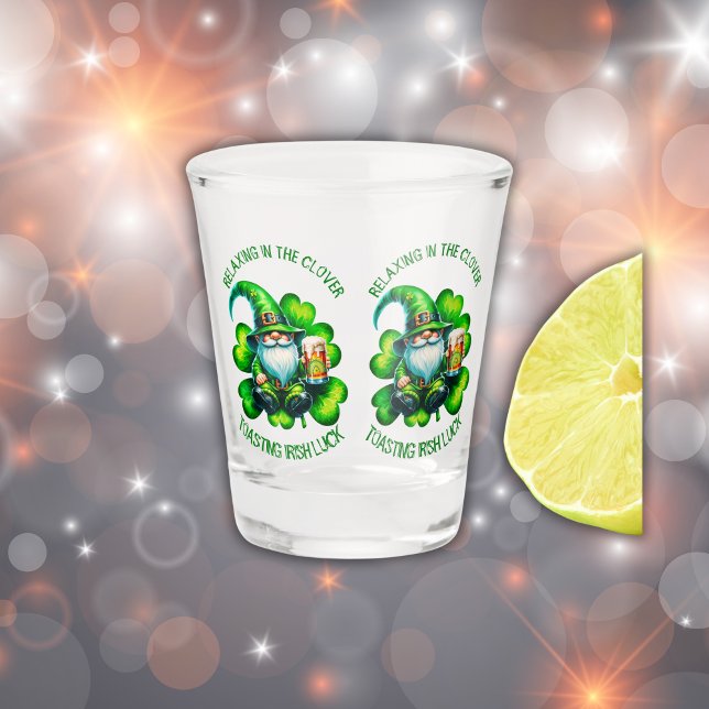 Verre A Shot Saint Patrick Gnome mignonne avec bière | (Créateur téléchargé)