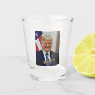 VERRE A SHOT SIGNÉ PAR LE PRÉSIDENT TRUMP....