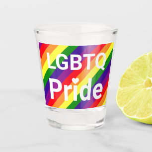 Verre A Shot Toast de fête aux rayures arc-en-ciel de la fierté